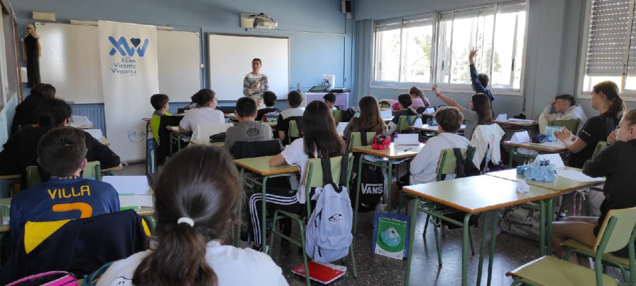 Bergondo inaugura en el CPI Cruz do Sar las actividades del ‘Ano de Xoán Vicente Viqueira’