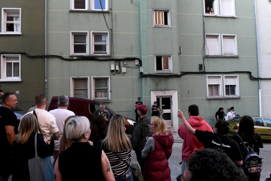 El fenómeno de las caceroladas vecinales se extiende cada  vez más por los barrios de A Coruña