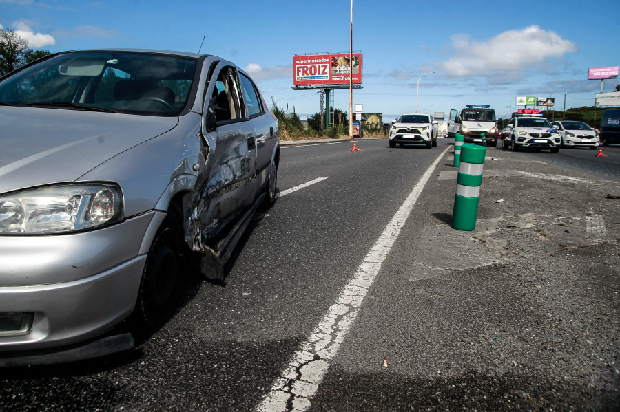 Atascos en la entrada a la AP-9 por un accidente en Alfonso Molina