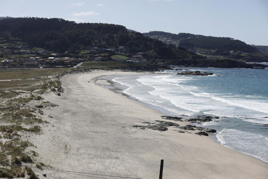 Arteixo pone a punto sus playas para el verano