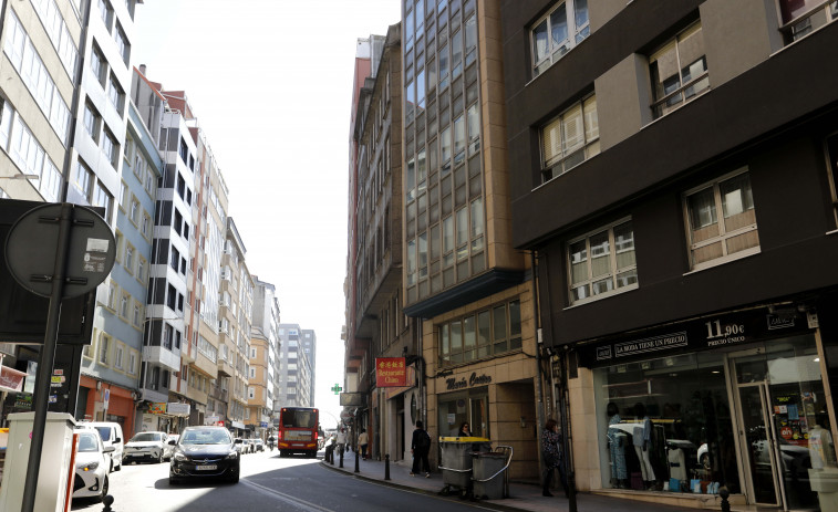 Detectan una ola de robos de móviles en la avenida de Finisterre de A Coruña