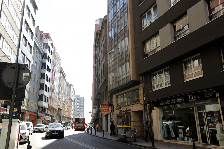 Detectan una ola de robos de móviles en la avenida de Finisterre de A Coruña