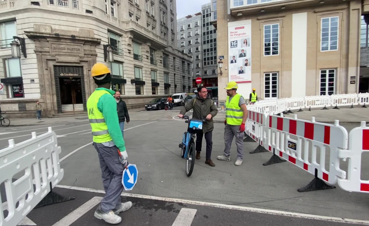 Las obras del cine Avenida cortan el carril bici del Cantón Grande