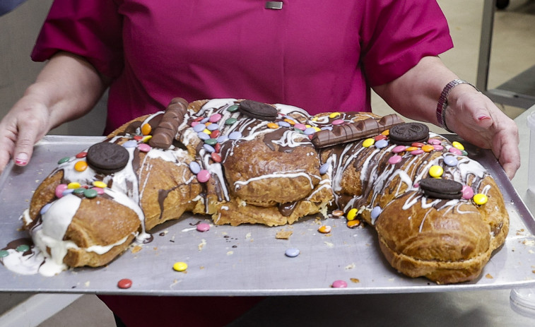 Una pastelería prepara un cruasán de cuatro kilos que ya se ha hecho viral