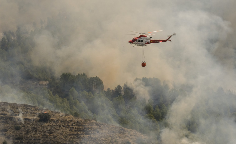 Estabilizado el incendio forestal de Tàrbena en Alicante