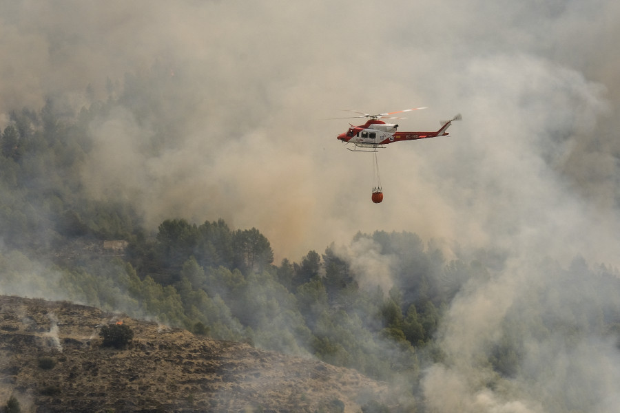 Estabilizado el incendio forestal de Tàrbena en Alicante
