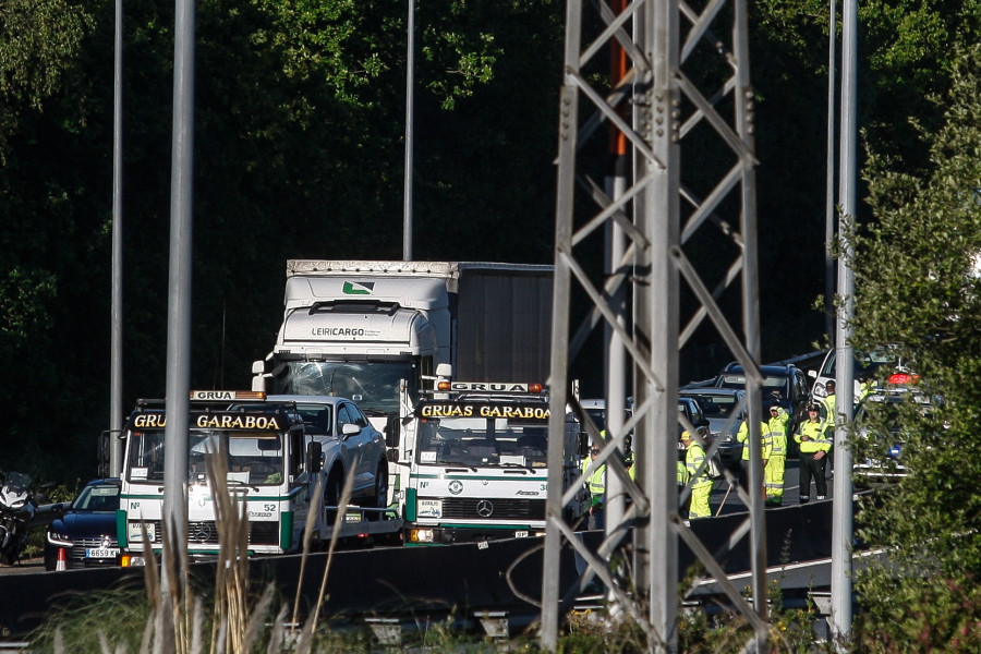 Un accidente causa retenciones de tres kilómetros en la autopista en O Burgo