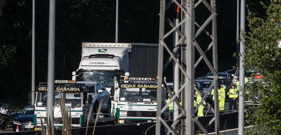 Un accidente causa retenciones de tres kilómetros en la autopista en O Burgo