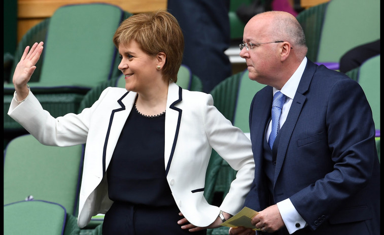 Sturgeon admite una situación “muy difícil” tras el arresto de su esposo