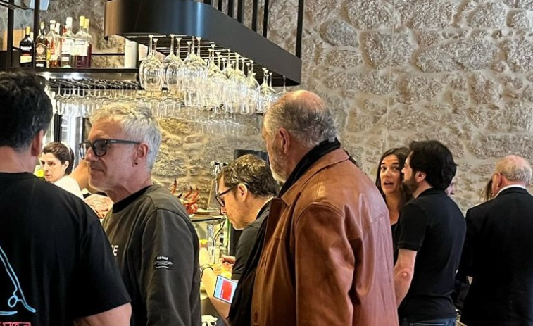 Sergio Dalma disfruta de la tortilla de O Cabo antes de su concierto en A Coruña