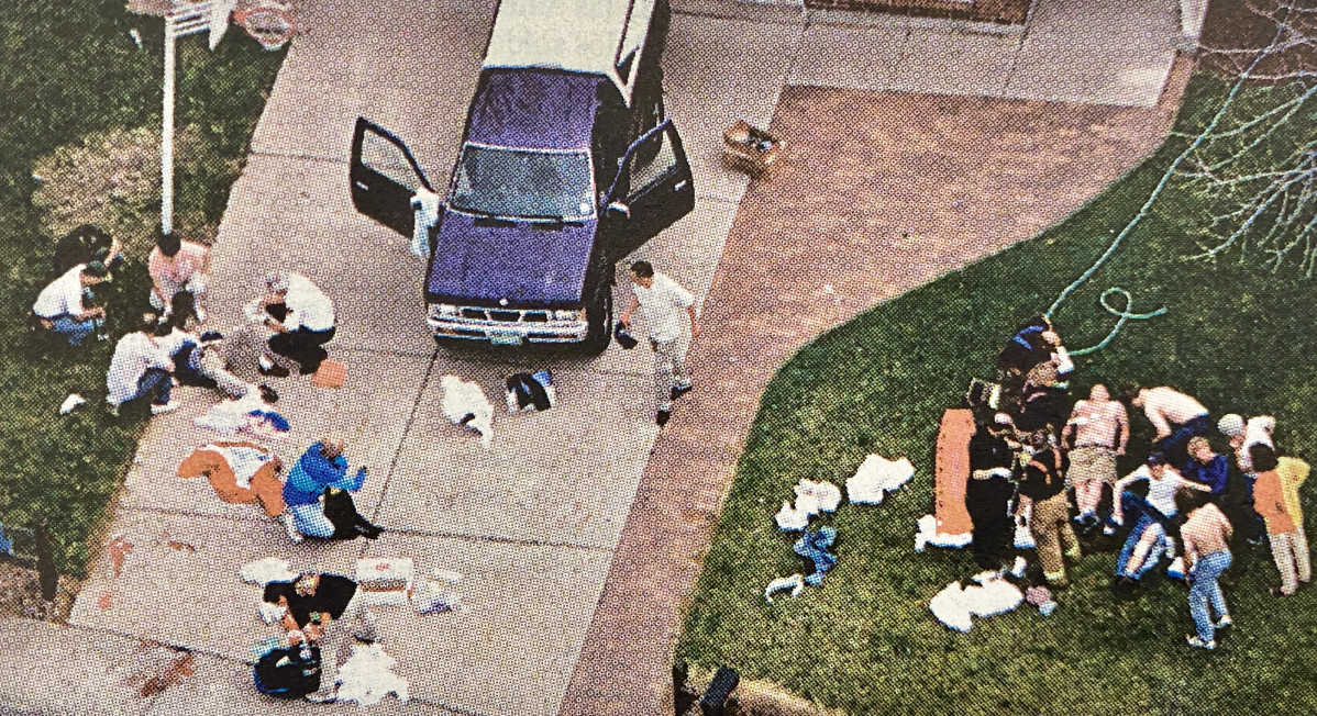 Los servicios sanitarios asisten a heridos de Colubine 1999