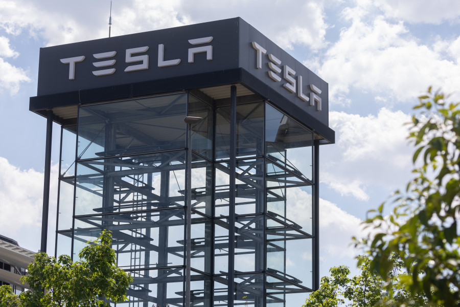 Los beneficios  de Tesla cayeron un 55 % en el primer trimestre del año