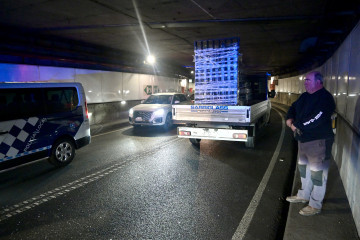 El camión atascado en el túnel de María Pita @ Javier Alborés