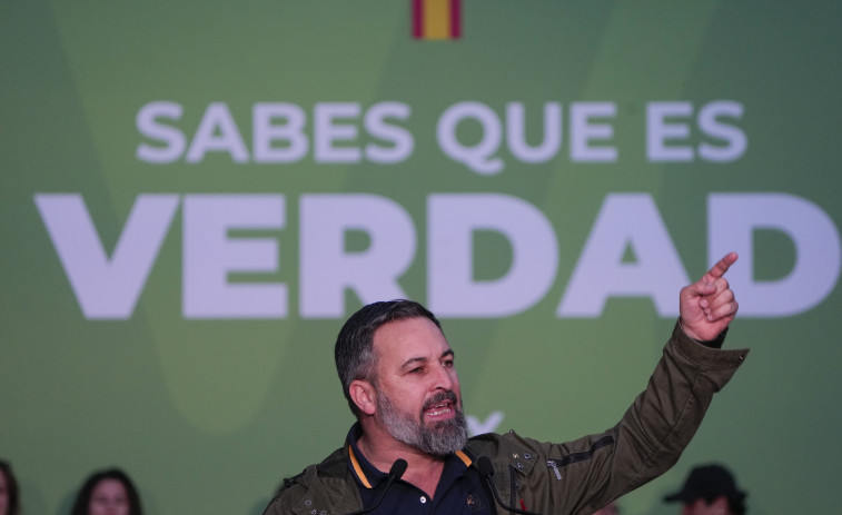 Abascal dice que se avergüenza de Sánchez y le acusa de robar y de hacerse la víctima