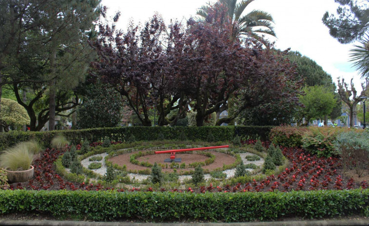 Méndez Núñez estrenará nuevas plantas en la Rosaleda, el estanque y el reloj floral