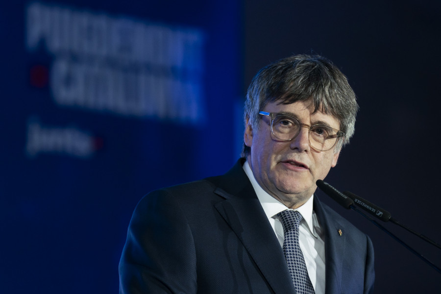 Puigdemont descarta gobernar con la CUP e insta a ERC a aclarar si contempla un tripartito
