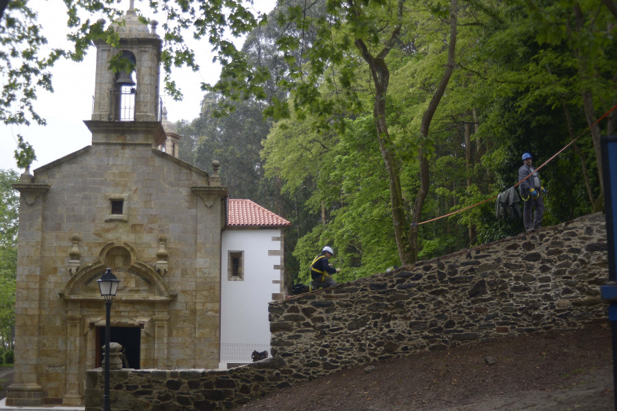 Identificados un hombre y una mujer de Oleiros por más de una docena de robos en bares e iglesias