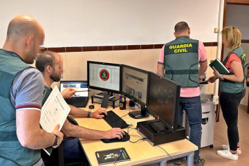MÉRIDA, 18/04/2024.- La Guardia Civil y la Policía Nacional han detenido e investigado a cuatro vecinos de diferentes municipios de Extremadura por 46 estafas a través de la venta online de materia