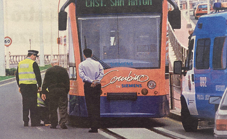 Hace 25 años | Compra de la casa de Casares y primer accidente del tranvía moderno