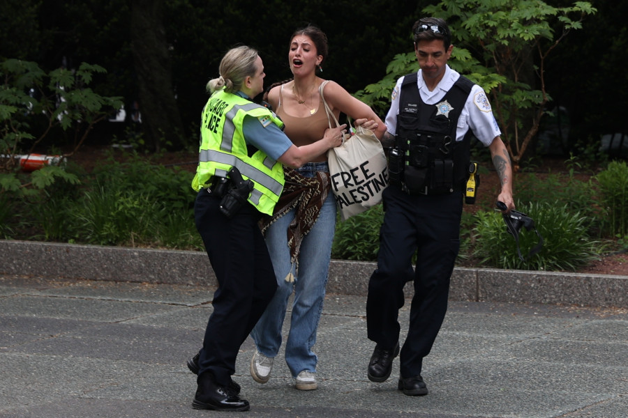 Universidades de Estados Unidos celebran graduaciones con detenidos por las protestas por Gaza