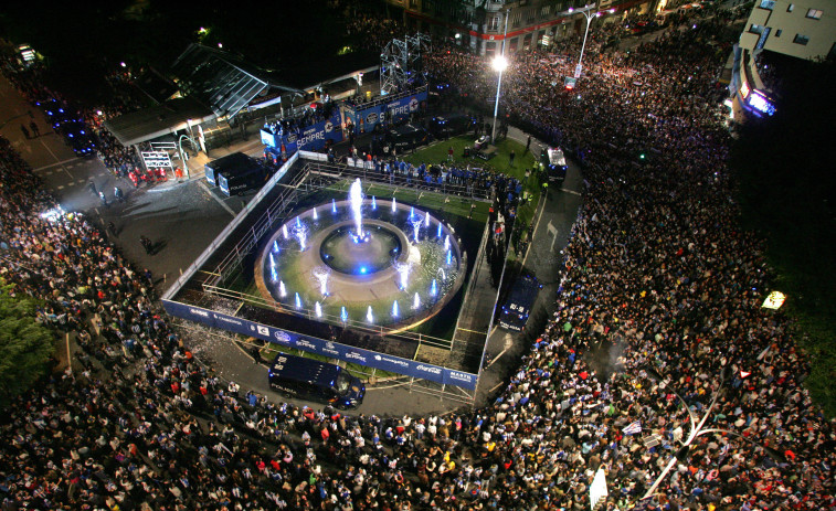 La celebración en la fuente de Cuatro Caminos, en vilo