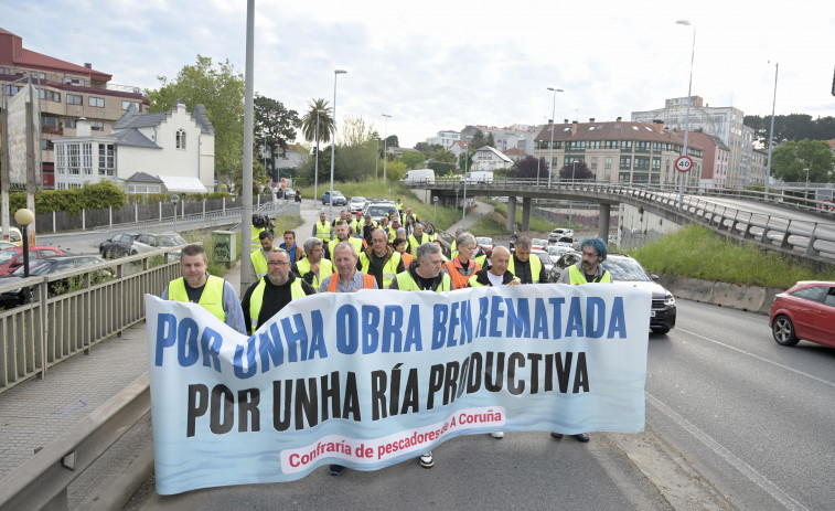 Retenciones en la entrada a A Coruña por la manifestación de los mariscadores