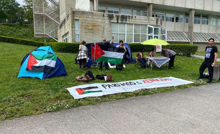 Acampada en la Universidad de A Coruña para apoyar al pueblo palestino