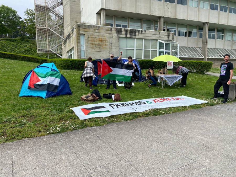 Acampada en la Universidad de A Coruña para apoyar al pueblo palestino