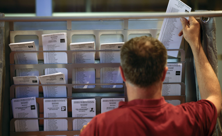 Abren los colegios electorales catalanes