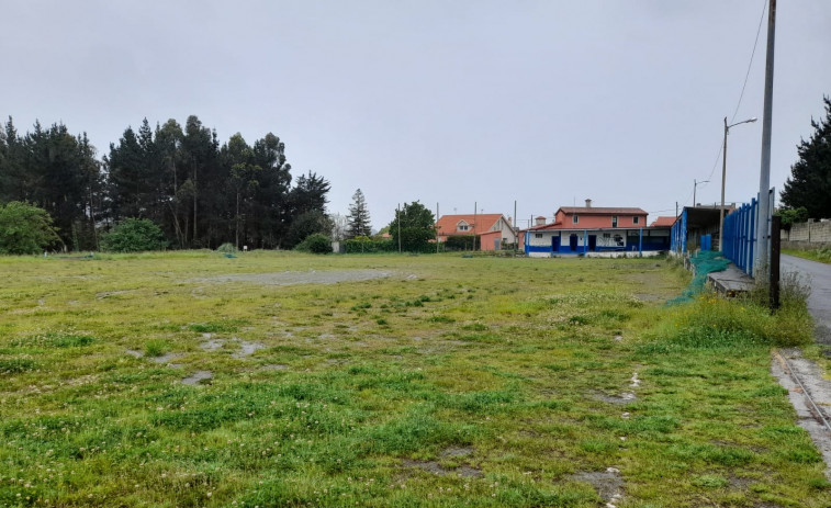 El emblemático campo de fútbol de O Xabrón se transforma en aparcamiento