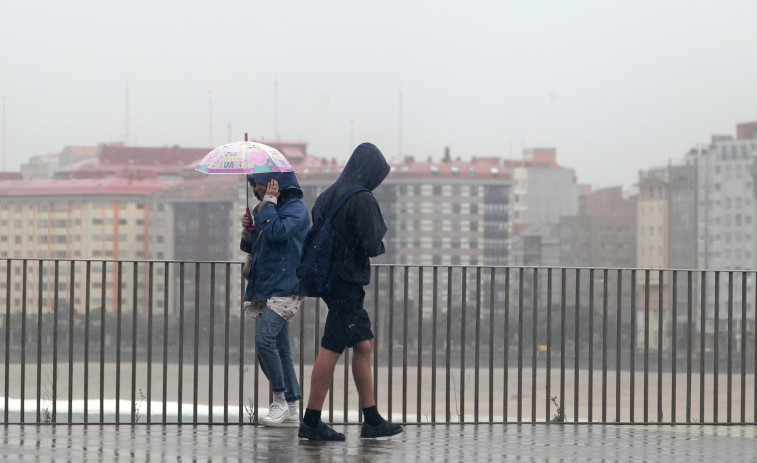 Lluvias y oleaje este miércoles en el litoral de Galicia