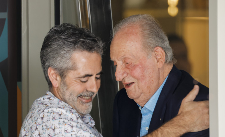 Día sin vela pero con tres horas y media de mariscada para el rey Juan Carlos en Sanxenxo