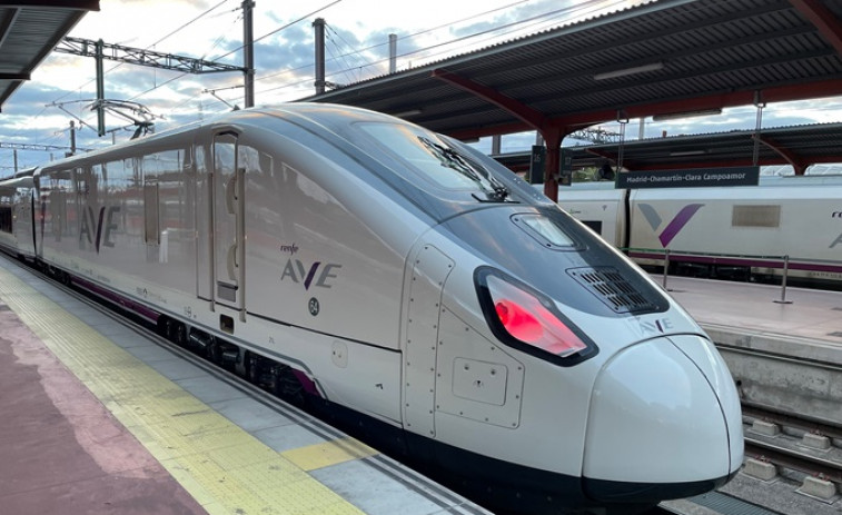 Los trenes Avril que unen Madrid con Galicia y Asturias, parados por un fallo informático