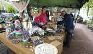 Los vecinos de Culleredo desafían a la lluvia en la feria de artesanía