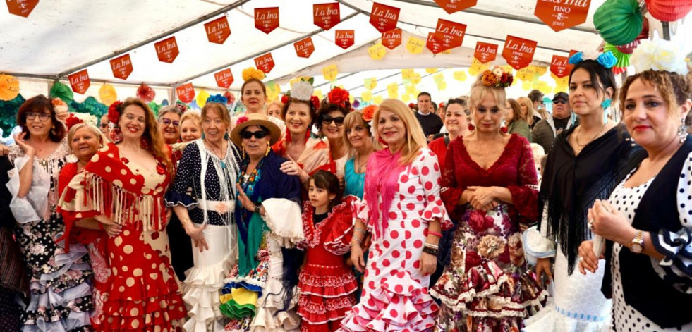 Las folclóricas de O Ventorrillo pasearon su arte por la Feria de Abril