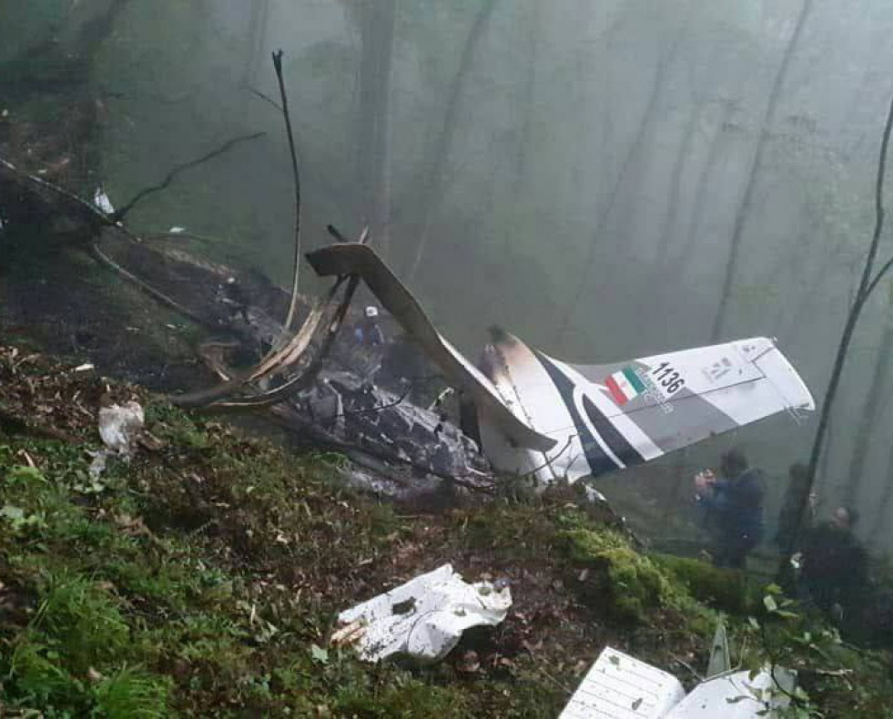 Varzaghan (Iran (islamic Republic Of)), 20/05/2024.- A handout photo made available by Iranian state TV (IRIB) shows the wreckage of a helicopter carrying Iranian President Ebrahim Raisi in the mounta