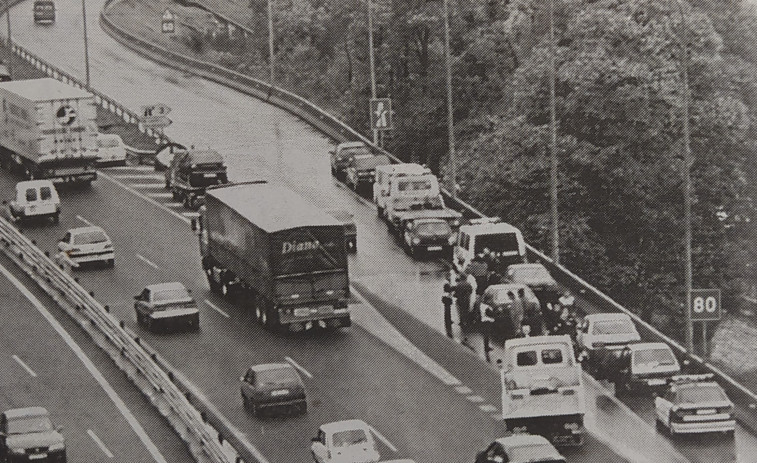 Hace 25 años | El Guggenheim de A Coruña y las ambulancias también pagan peajes