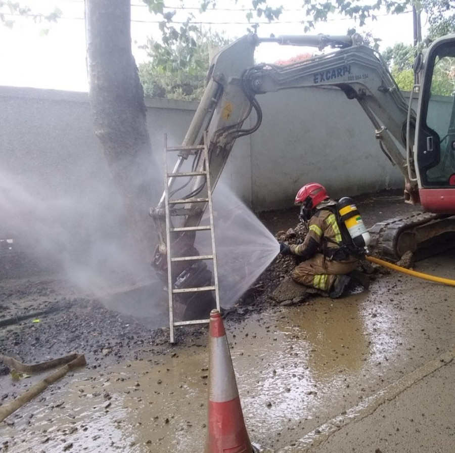 Una fuga de gas junto al colegio Cristo Rey moviliza a Emergencias de Oleiros