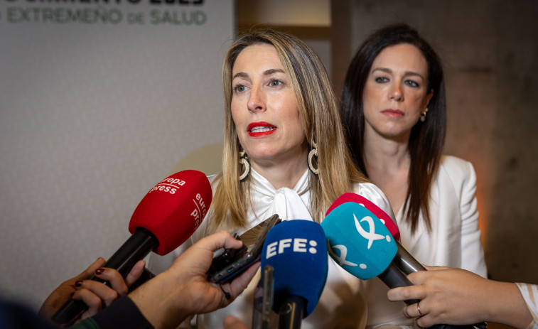 La presidenta de Extremadura pasa a planta tras varios días ingresada en la UCI
