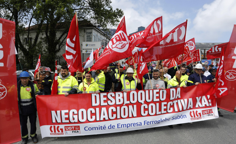 Personal de FerroGlobe se moviliza en Arteixo para reclamar mejoras salariales