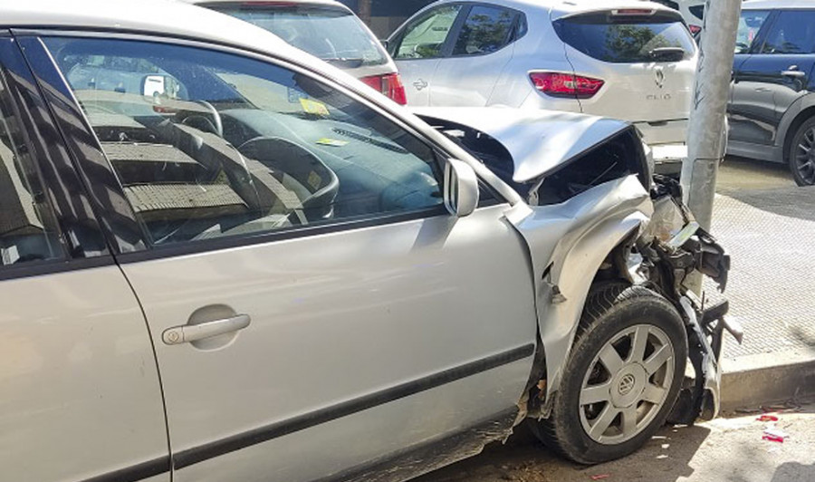 Un niño de 11 años coge el coche a su padre y se estrella cuando trataba de huir de la policía