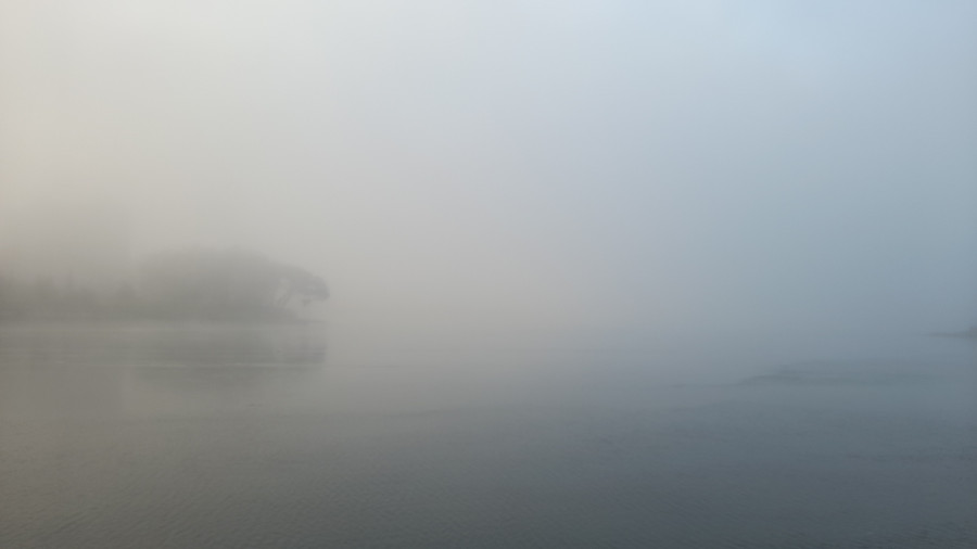 Obras, protestas y niebla causan un atasco en el puente de A Pasaxe de A Coruña