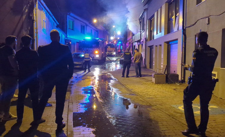 El incendio de Vilaboa calcinó por completo dos casas de la calle Rueiro