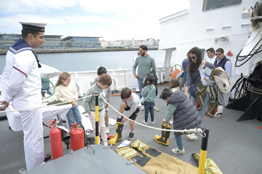 A Coruña recibió la visita del 'Tofiño'