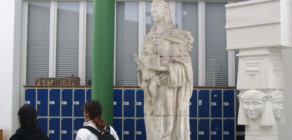 La virgen de Francisco Asorey que nunca reinó en el puerto de A Coruña