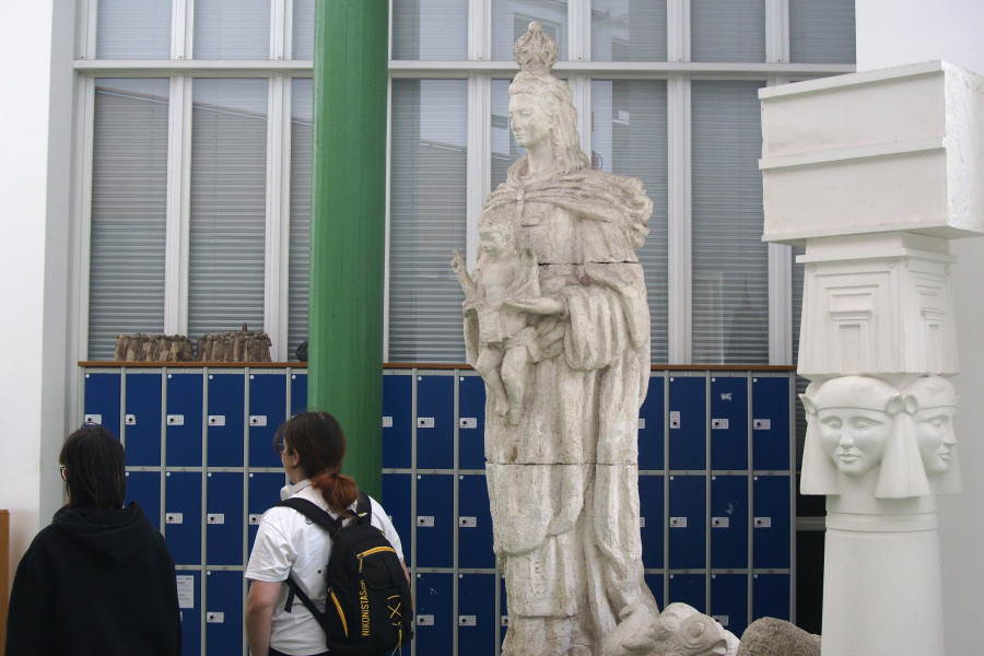 La virgen de Francisco Asorey que nunca reinó en el puerto de A Coruña
