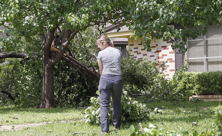 Medio millón de personas siguen sin luz en Texas tras el paso de fuertes lluvias