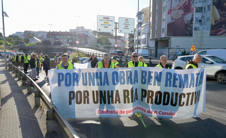 Los mariscadores de A Coruña vuelven a cortar A Pasaxe para exigir subsidios