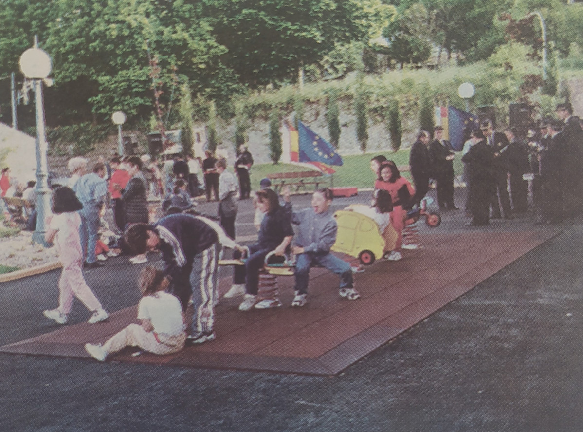 Parque infantil de Palavea 1999
