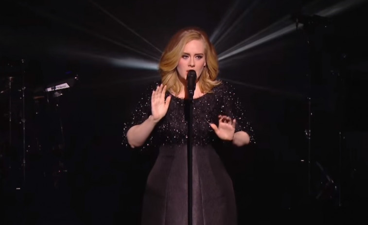 Adele detiene un concierto en Las Vegas al oír un grito homófobo
